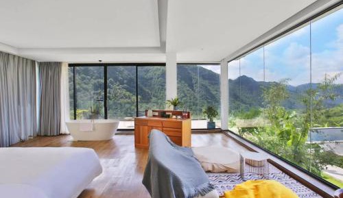 King Suite with Pool View