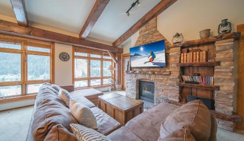 Three-Bedroom Apartment with Balcony