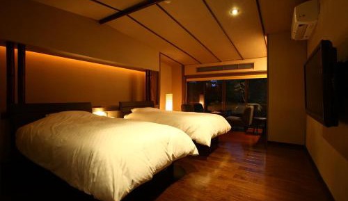 Twin Room with Private External Bathroom