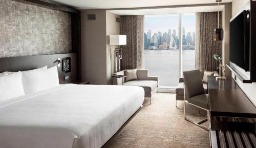 Guest room, 1 King, Skyline view
