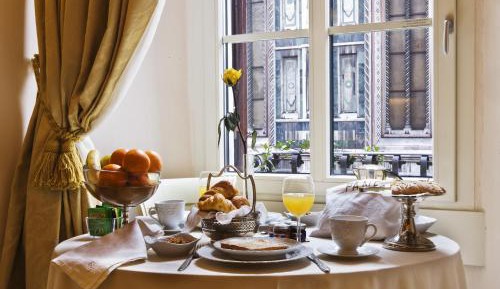 Deluxe Apartment with Duomo View (4 Adults)