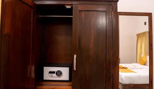 Deluxe King Suite