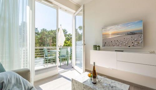 One-Bedroom Apartment with Balcony