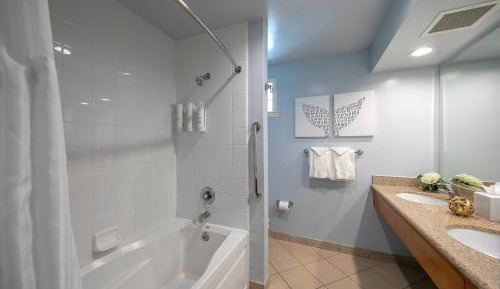 Queen Suite with Pool View