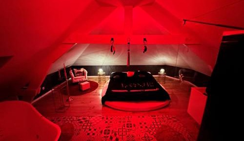 Deluxe King Suite
