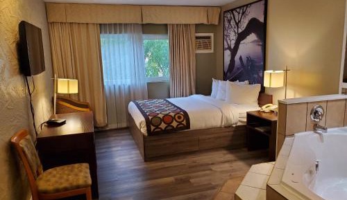 Queen Suite with Spa Bath- Non-SMoking