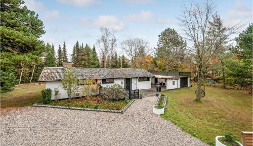 Three-Bedroom Holiday Home 