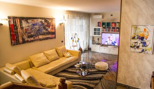 Three-Bedroom Villa (6 Adults)