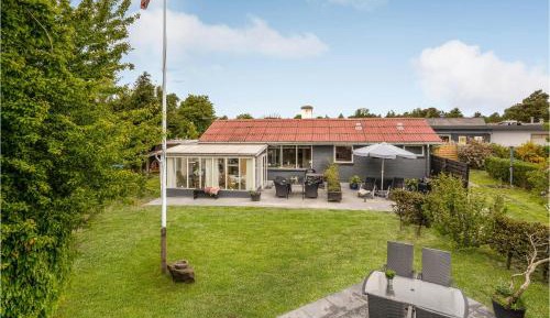 Three-Bedroom Holiday Home 