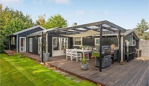 Three-Bedroom Holiday Home 