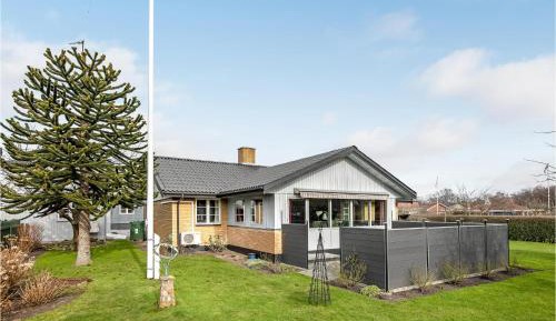 Three-Bedroom Holiday Home 