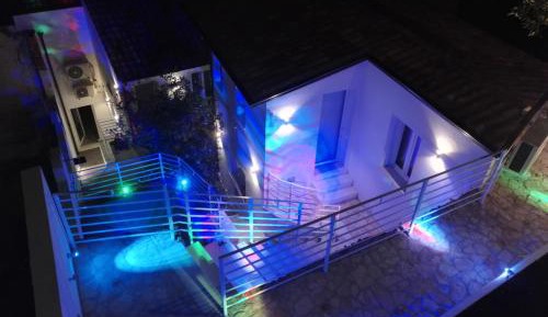 Apartment with Mountain View