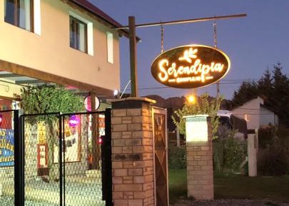 Apartment with Mountain View
