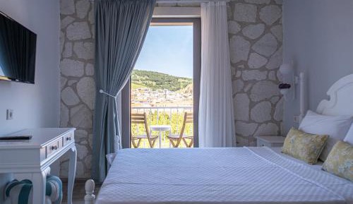 Deluxe Double Room with Balcony and Sea View