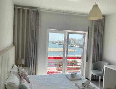 Apartment with Lake View