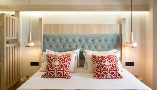 Queen Suite with Spa Bath