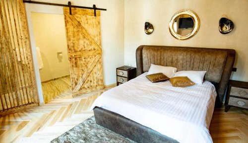 Queen Room with Balcony