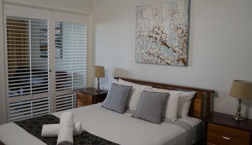 One-Bedroom Apartment with Ocean View