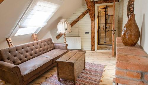 Deluxe Queen Suite
