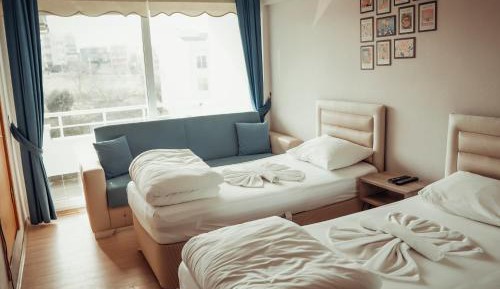 Double or Twin Room with Mountain View