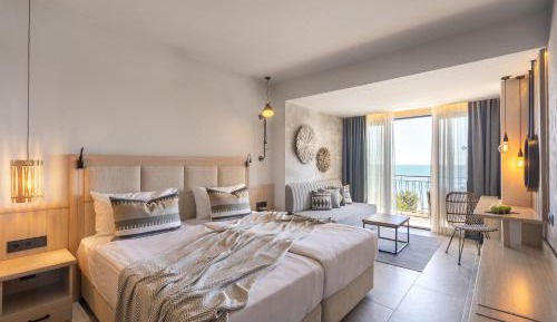 Double Room with Sea View – Free Private Beach & Aquapark Access
