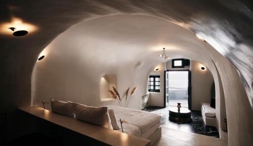 Deluxe Suite with Outdoor Hot Tub & Caldera View