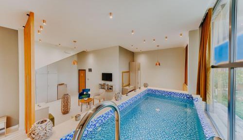 Suite with Private Pool