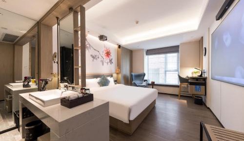 Deluxe Queen Room