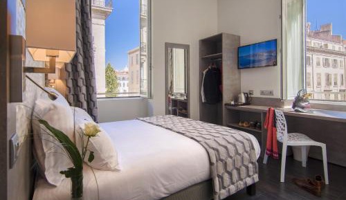Superior Double Room with Large bed and Shower