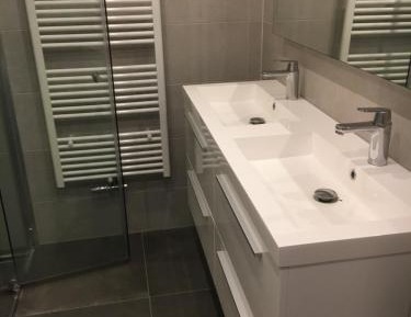 Queen Room with Shared Bathroom