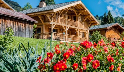 Chalet (10 Adults)