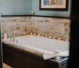 Suite with Private Bathroom - L'éphémère