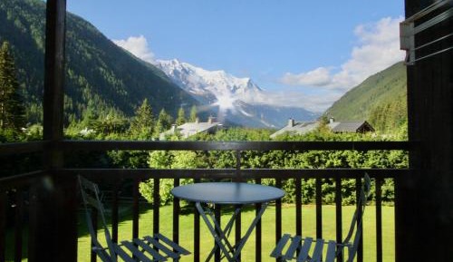 Studio with Mountain View