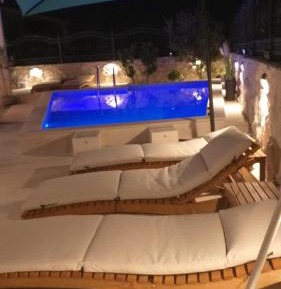 Apartment with Pool View 