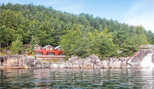 Three-Bedroom Holiday Home 