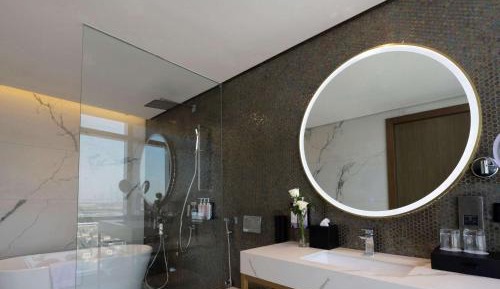 Deluxe King Room with Panoramic City View (Comp. Shuttle to World Trade Center)