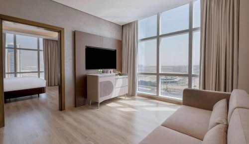 Deluxe King Suite with Panoramic City View (Comp. Shuttle to World Trade Center)