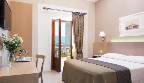Double or Twin Room with Shared Terrace