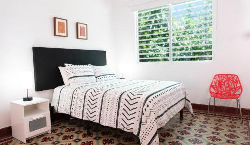 Standard Queen Room-1