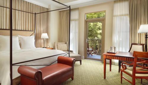 Premier Balcony Riverview King Bed