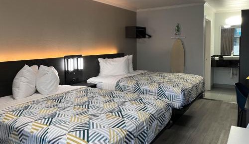 Queen Room with Two Queen Beds - Non-Smoking