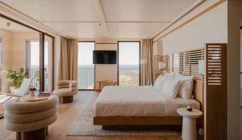 Master Suite with Panoramic Ocean View
