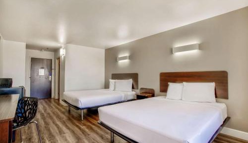 Queen Room with Two Queen Beds - Non-Smoking