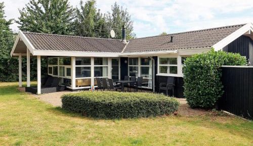 Three-Bedroom Vacation Home 