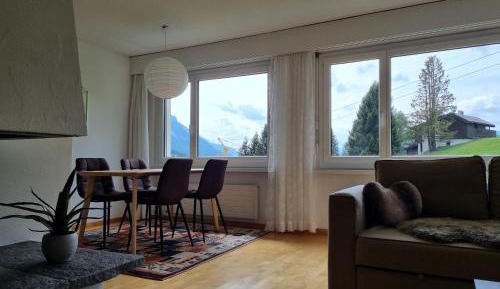 Apartment with Mountain View
