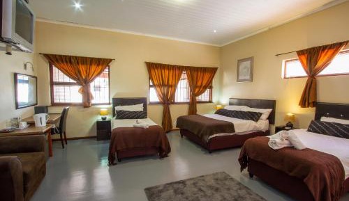 Quadruple Room with Private Bathroom