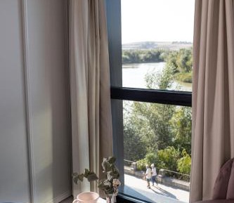 Apartment with Lake View