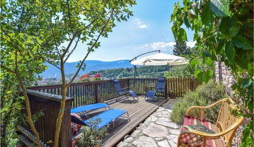 One-Bedroom Holiday Home