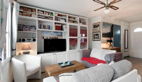 Apartment with Garden View
