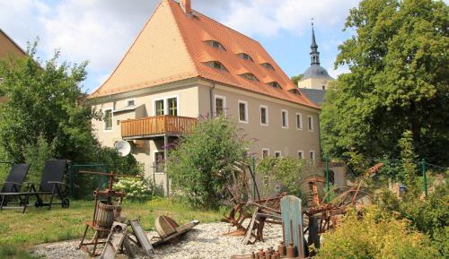 Deluxe One-Bedroom Apartment with Garden View